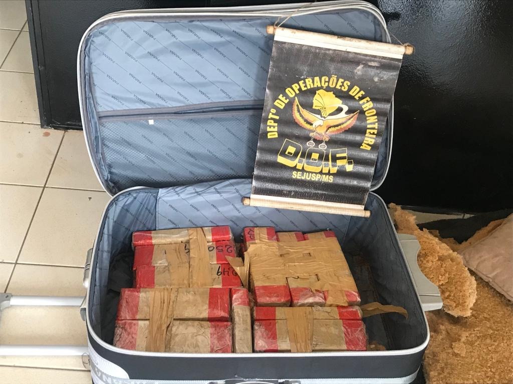 Mulher é presa na fronteira levando droga para Goiânia Mulher é presa na fronteira levando droga para Goiânia