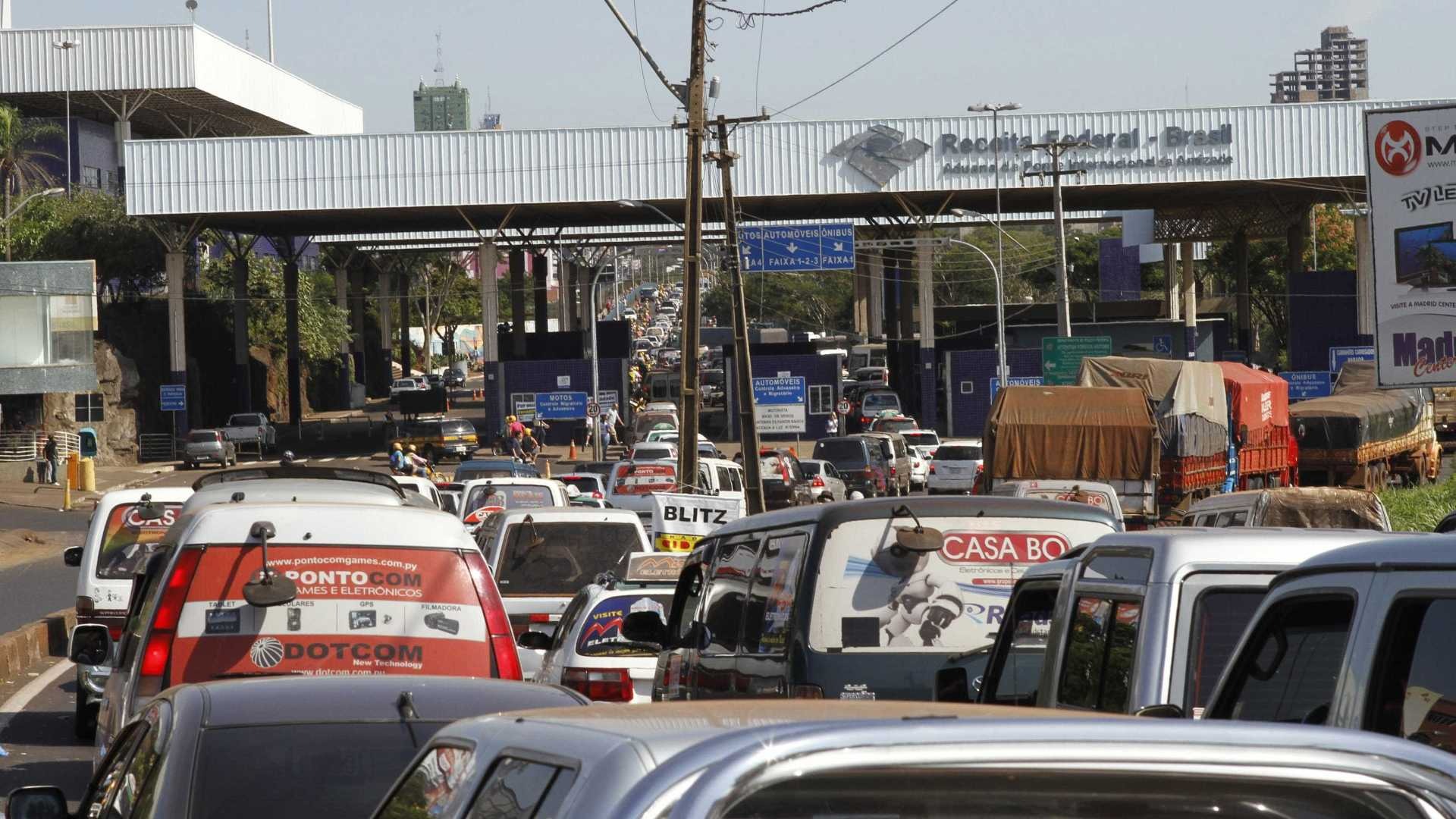 Furor por causa de 'bonecas trans' faz Ciudad del Este fechar lojas