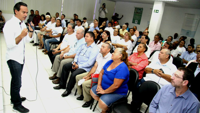 Prefeito participa de ação na águas e cobra revisão de tarifa Prefeito participa de ação na águas e cobra revisão de tarifa