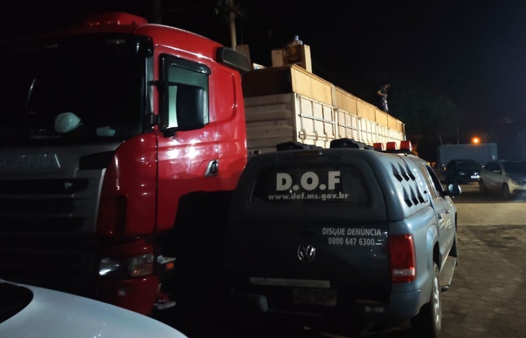 DOF apreende carreta com 63 mil pacotes de cigarros na MS-141