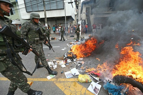 Forças Armadas assumem controle dos órgãos de segurança do Espírito Santo Controle dos órgãos de segurança pública será feito por general de brigada
Wilton Junior/Estadão Conteúdo